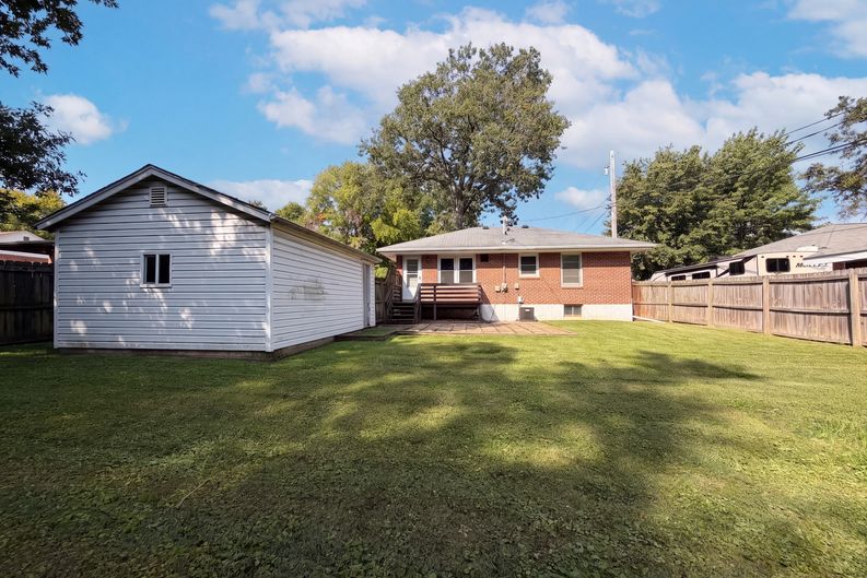 Photo 5 of 18 of 1320 Gahan Dr, Florissant, MO