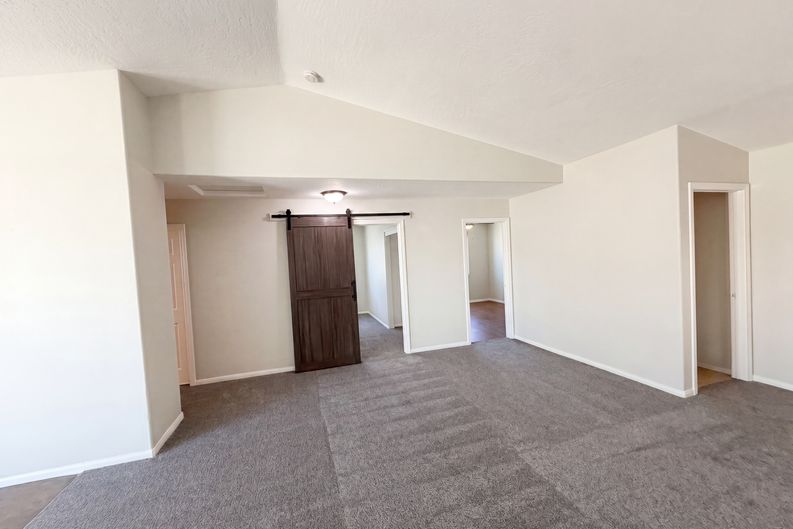 Photo 9 of 28 of 13185 Great Falls Ave, Victorville, CA