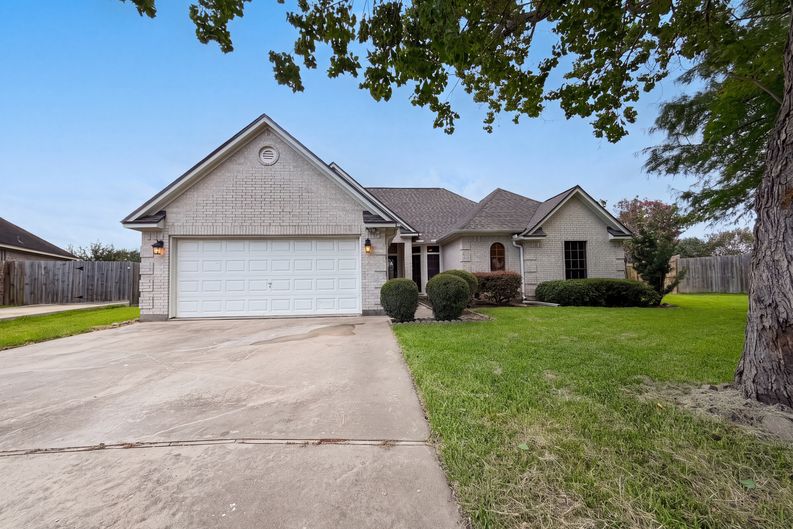 Photo 16 of 18 of 66 Tangerine Ct, Lake Jackson, TX