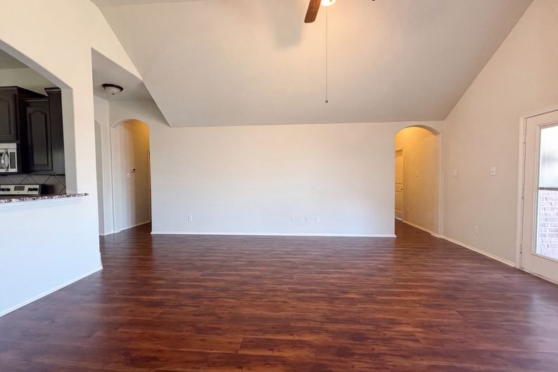 Photo 10 of 21 of 11920 Hassop Ln, Burleson, TX