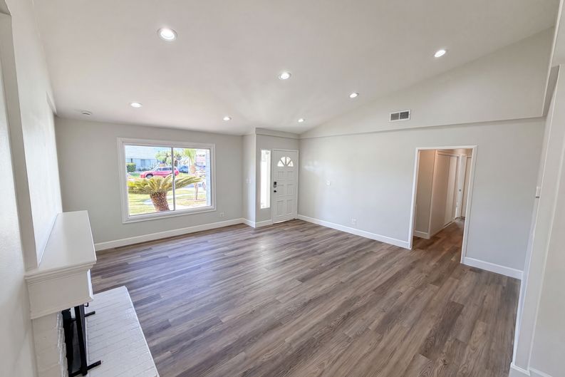 Photo 7 of 23 of 23732 San Dona, Laguna Hills, CA