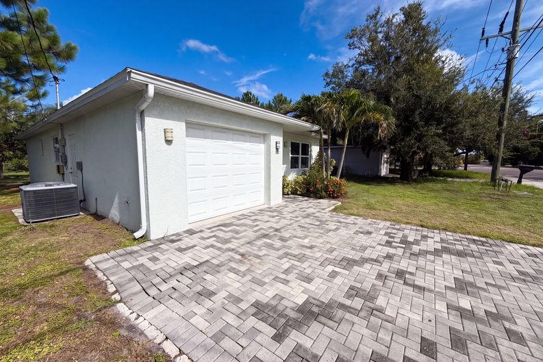 Photo 18 of 22 of 2840 S Shade Ave, Sarasota, FL