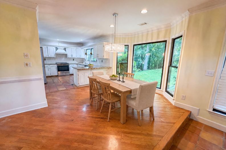 Photo 11 of 28 of 644 Laurel Wood Dr SW, Marietta, GA