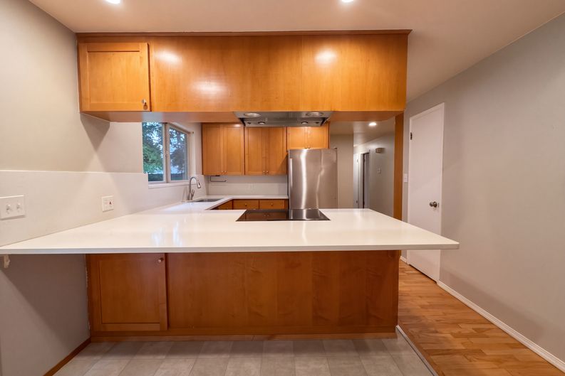 Photo 6 of 25 of 10401 NE 130th St, Kirkland, WA