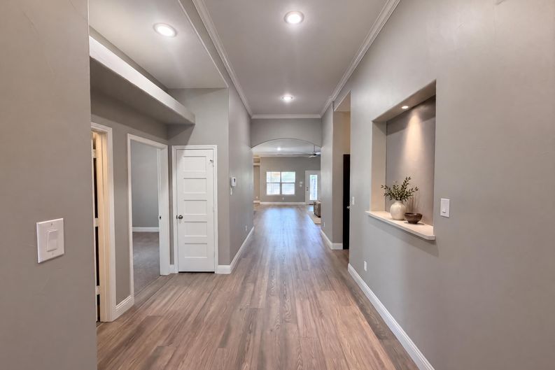 Photo 6 of 24 of 8912 Holt St, Lakeside, TX