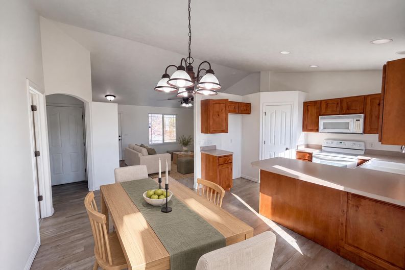 Photo 7 of 18 of 14273 S Heartstone Cir, Herriman, UT