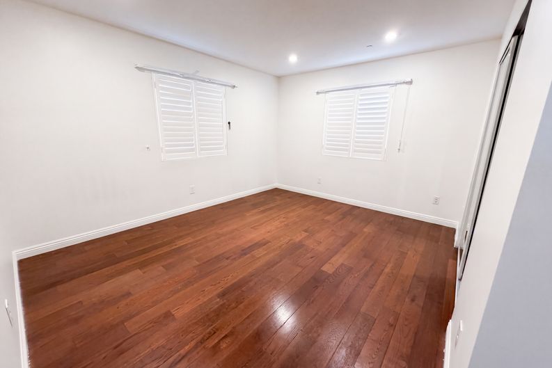 Photo 17 of 22 of 1138 S St Andrews Pl, Los Angeles, CA