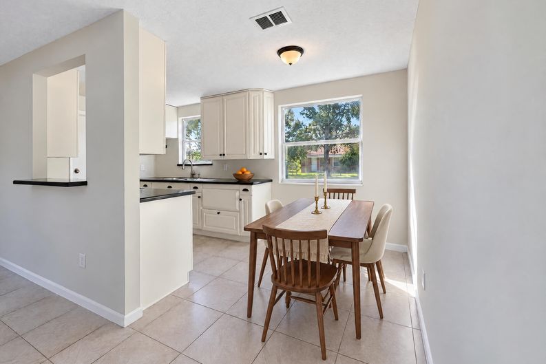 Photo 7 of 17 of 10784 Liscard Rd S, Jacksonville, FL