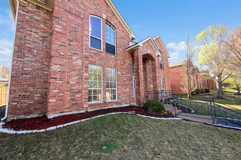 Photo 21 of 50 of 2406 Manchester Dr, Carrollton, TX
