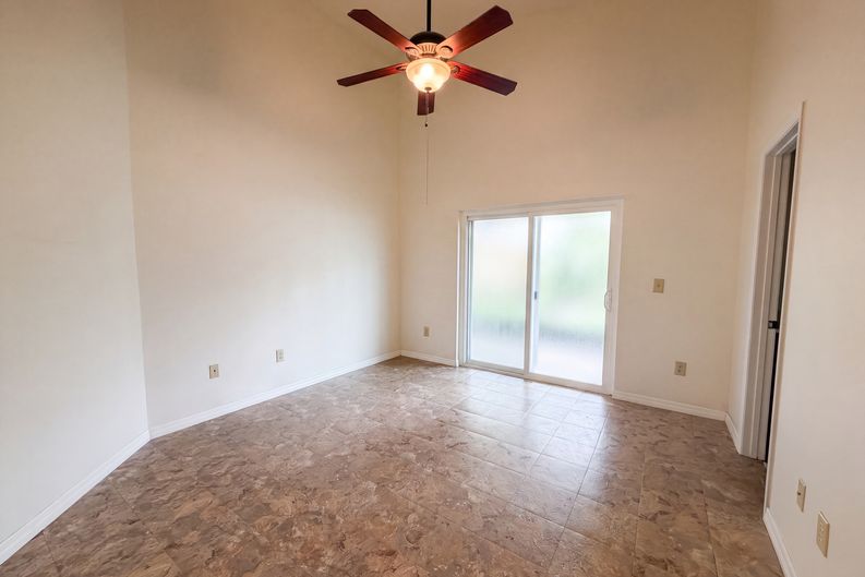 Photo 7 of 17 of 11648 Hidden Hollow Cir, Tampa, FL