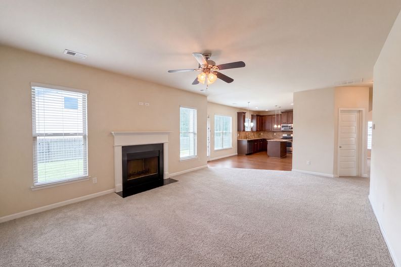 Photo 3 of 18 of 6543 Chason Woods Ct, Jonesboro, GA