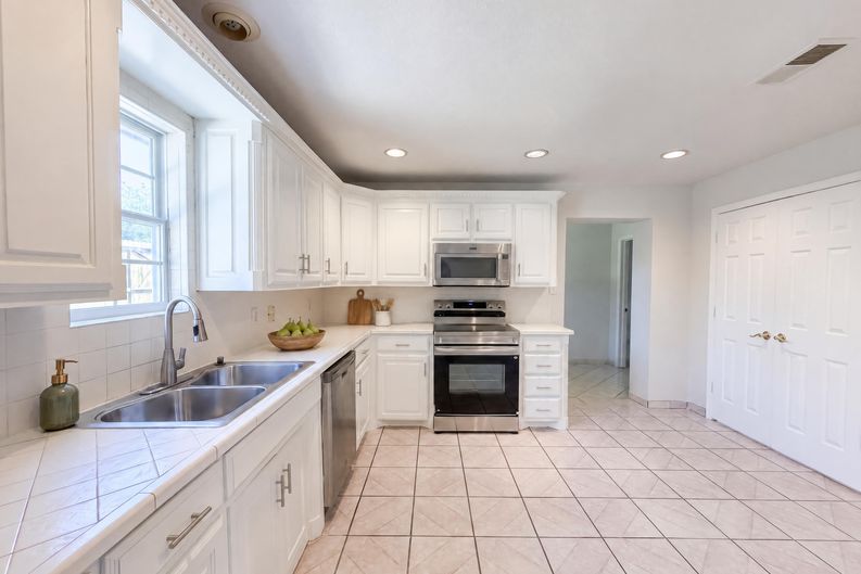 Photo 6 of 14 of 404 Vincent St, Cedar Hill, TX