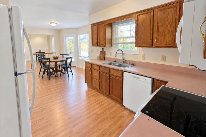 Photo 3 of 28 of 1344 Cayton Rd, Florence, KY