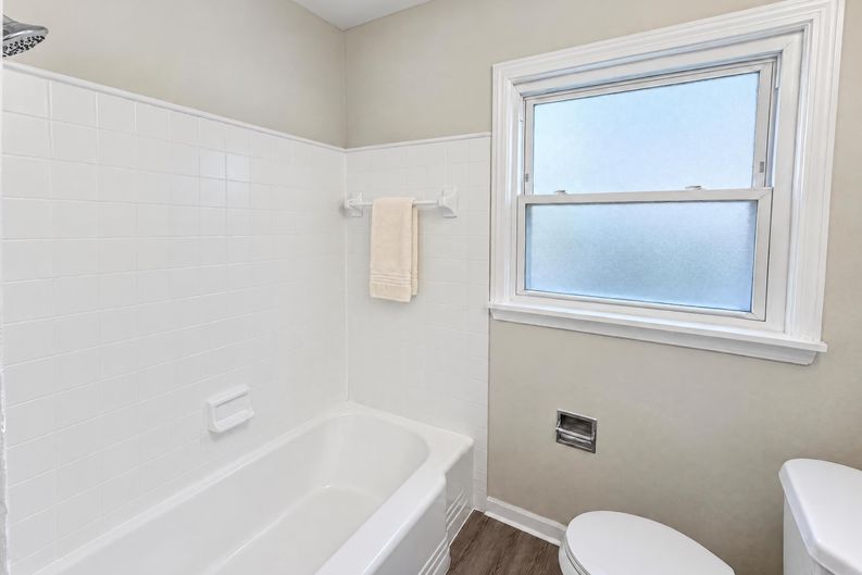 Photo 10 of 24 of 1541 E 254th St, Euclid, OH