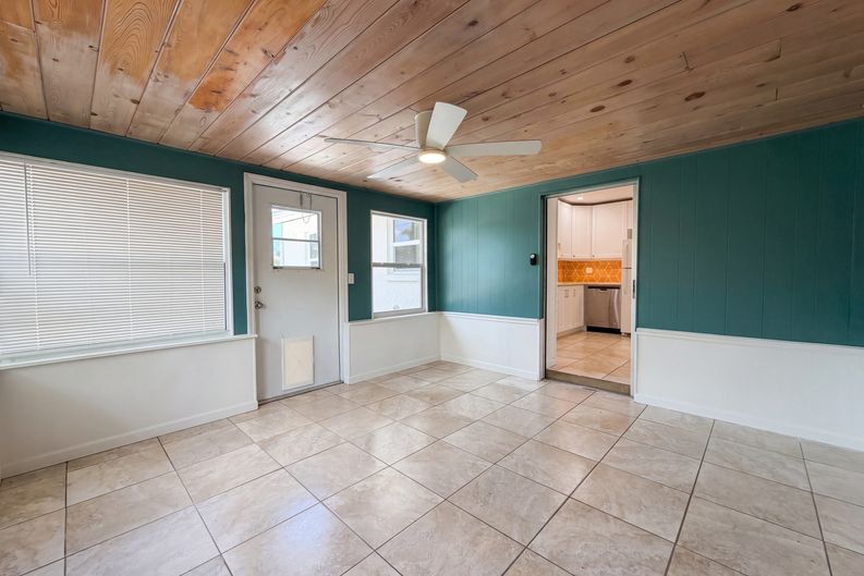 Photo 21 of 28 of 829 E 4th St, Englewood, FL
