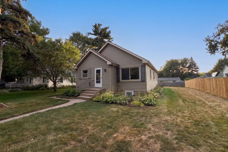 Photo 21 of 23 of 572 11th Ave NW, New Brighton, MN