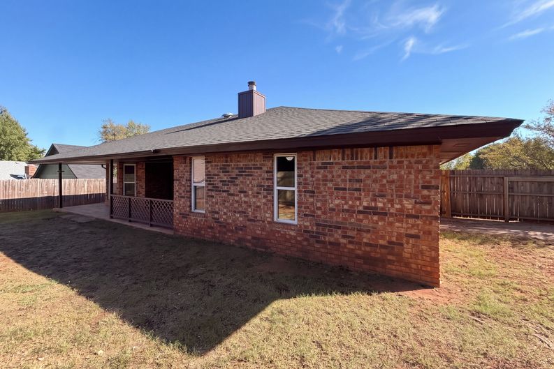 Photo 5 of 19 of 2717 Rolling Hills Ter, Edmond, OK