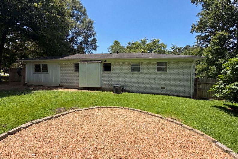 Photo 5 of 18 of 6503 Jackie Ln, Austell, GA