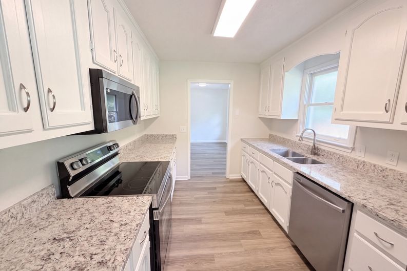 Photo 6 of 20 of 806 Ruswood Rd, Winder, GA