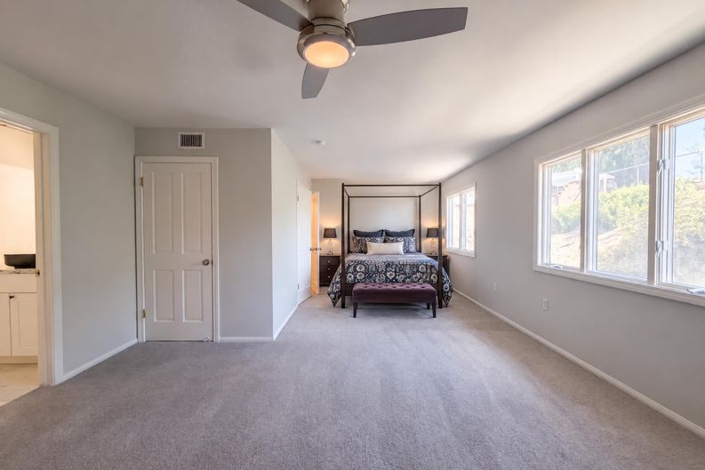 Photo 4 of 17 of 11569 Viking Ave, Porter Ranch, CA