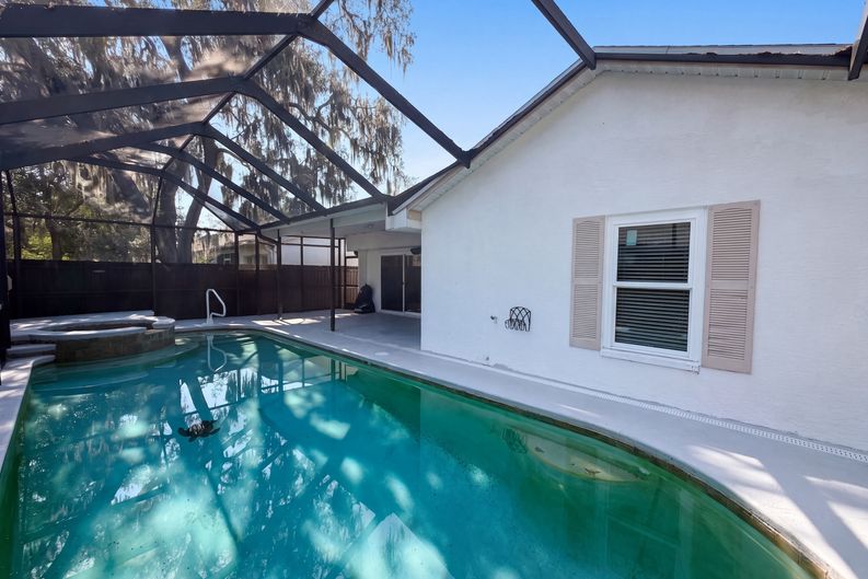 Photo 5 of 21 of 1204 Tiger Wood Ct, Valrico, FL