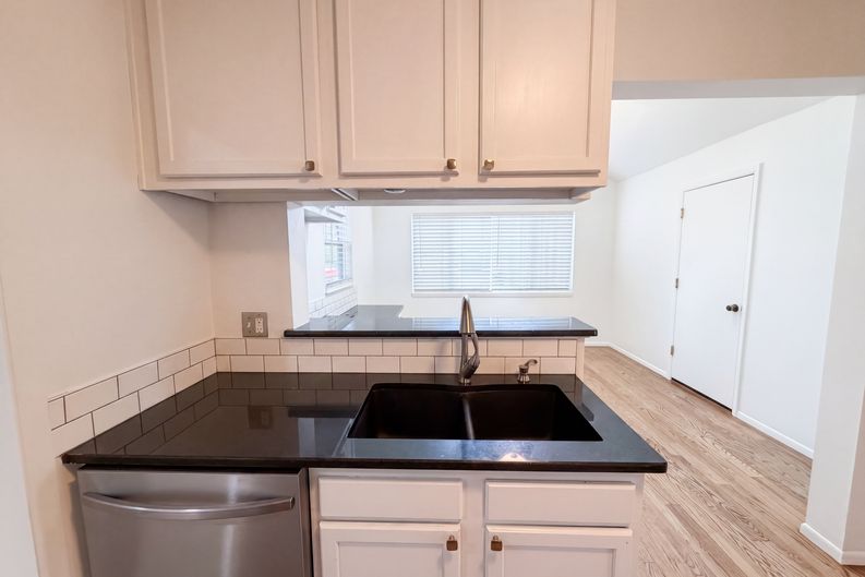 Photo 8 of 33 of 1741 S Krameria Way, Denver, CO