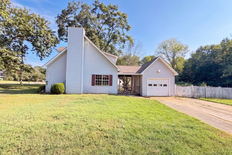 Photo 15 of 19 of 4334 Morningside Dr, Helena, AL