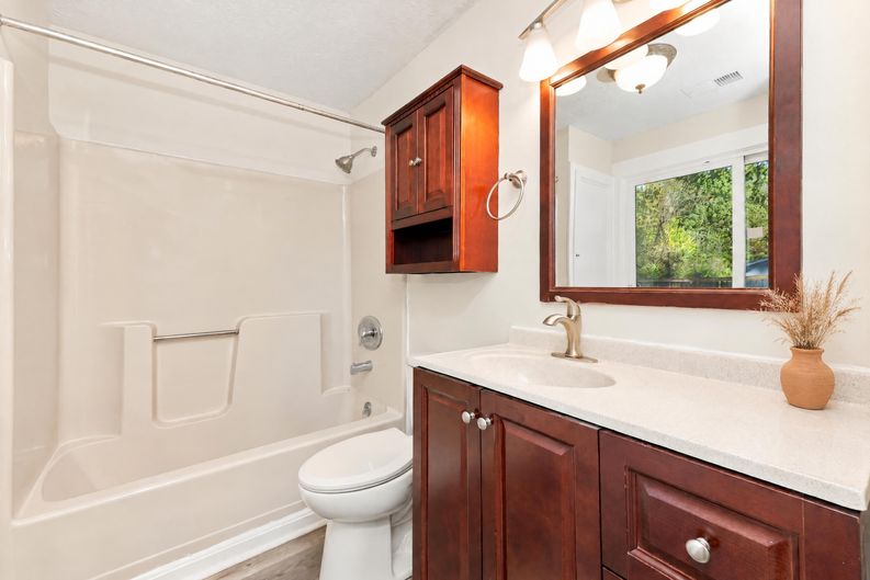 Photo 9 of 21 of 1207 W Spring Valley Pike, Dayton, OH