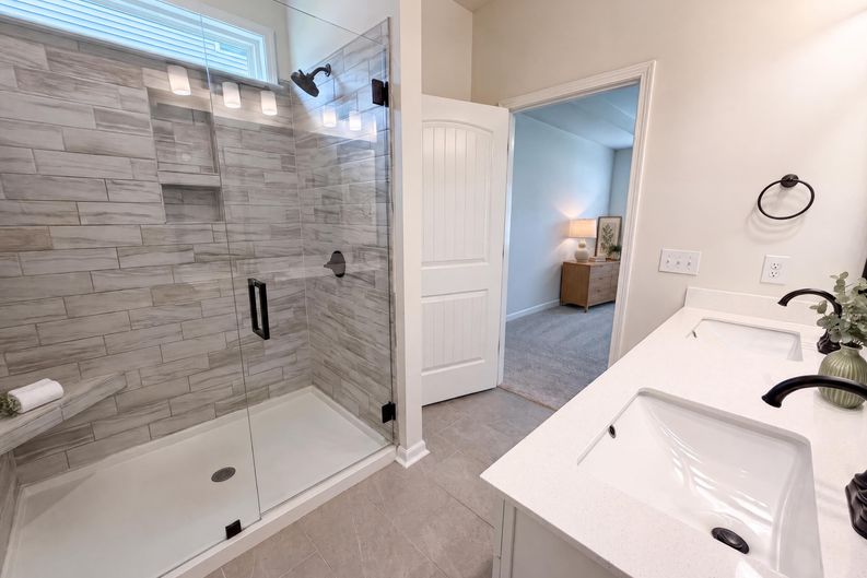 Photo 19 of 37 of 7463 Buckview Ct, Kernersville, NC