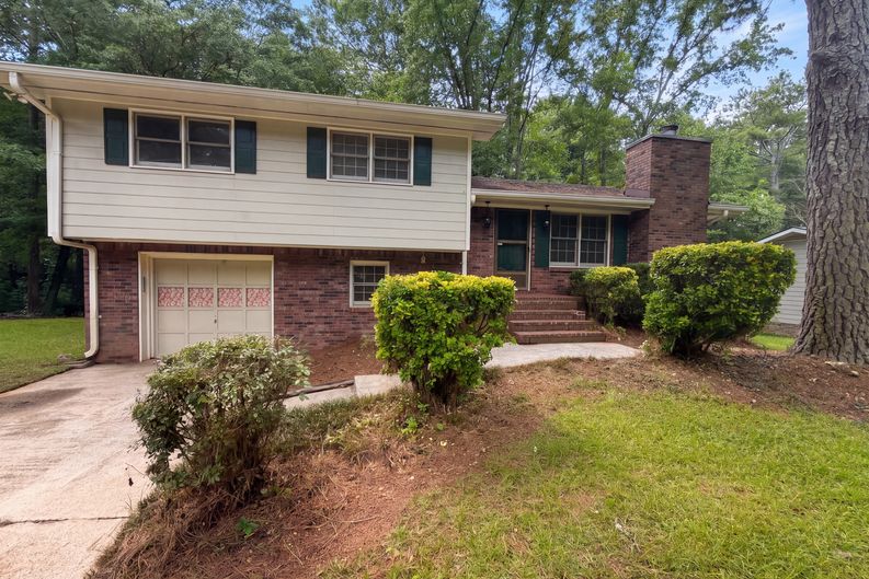Photo 20 of 24 of 3318 Ben Hill St SW, Marietta, GA