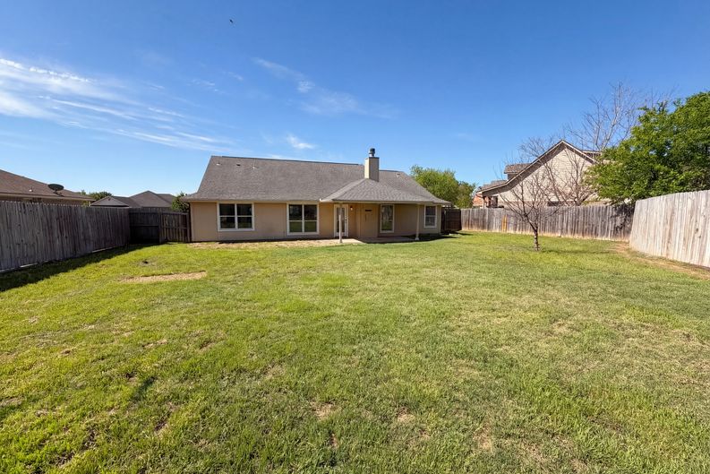 Photo 5 of 16 of 8710 Surrey Ct, Temple, TX