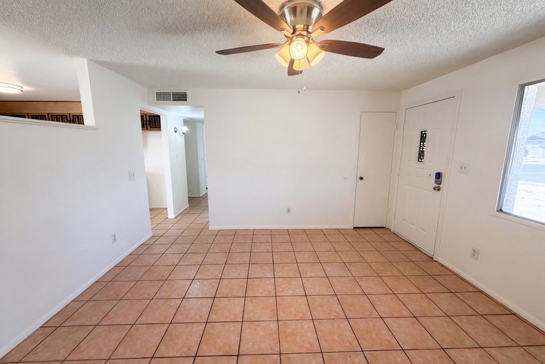 Photo 7 of 19 of 2831 N 70th Dr, Phoenix, AZ