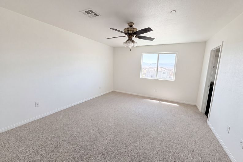 Photo 4 of 41 of 6875 Crimson Shadow St, North Las Vegas, NV