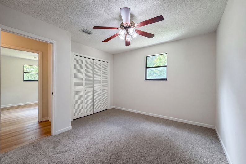Photo 4 of 17 of 8510 McNeill Rd, Jacksonville, FL