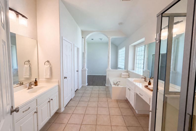 Photo 6 of 24 of 117 Brentwood Dr, Georgetown, TX