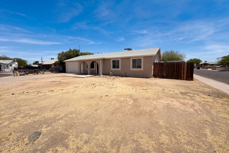 Photo 17 of 19 of 2831 N 70th Dr, Phoenix, AZ