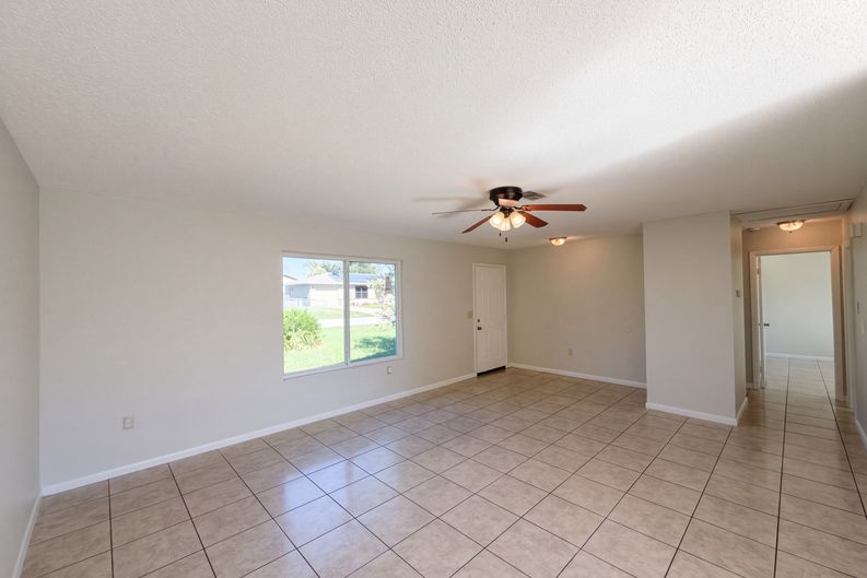 Photo 9 of 17 of 8801 SE 89th St, Ocala, FL