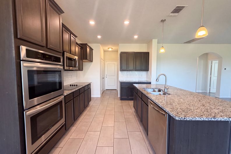 Photo 6 of 19 of 5614 Fenton Ln, Belton, TX