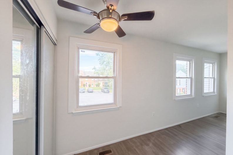 Photo 4 of 17 of 706 Kaplan Ct, Hyattsville, MD
