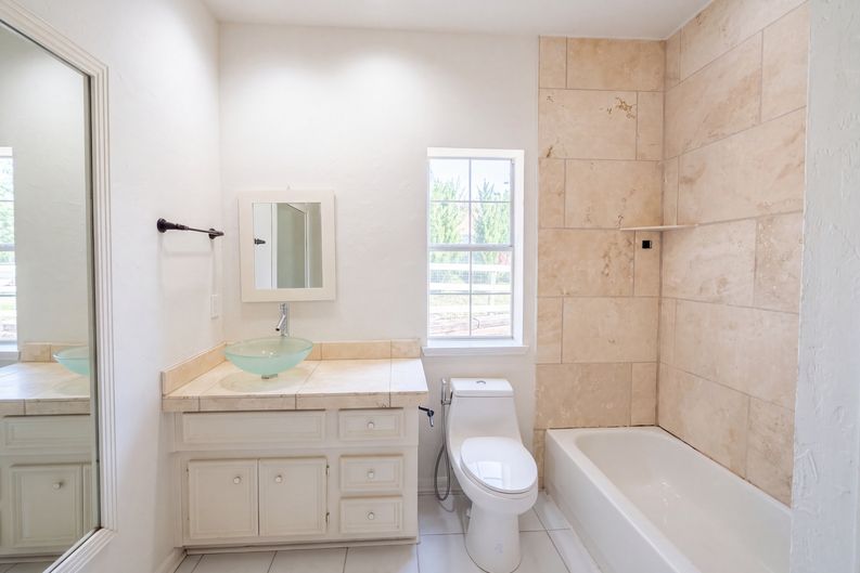 Photo 15 of 26 of 1231 Jeanette Way, Carrollton, TX