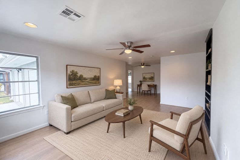 Photo 3 of 29 of 3026 Deal St, Houston, TX