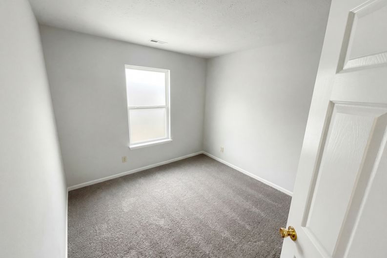Photo 20 of 24 of 4925 Pembridge Dr, Indianapolis, IN