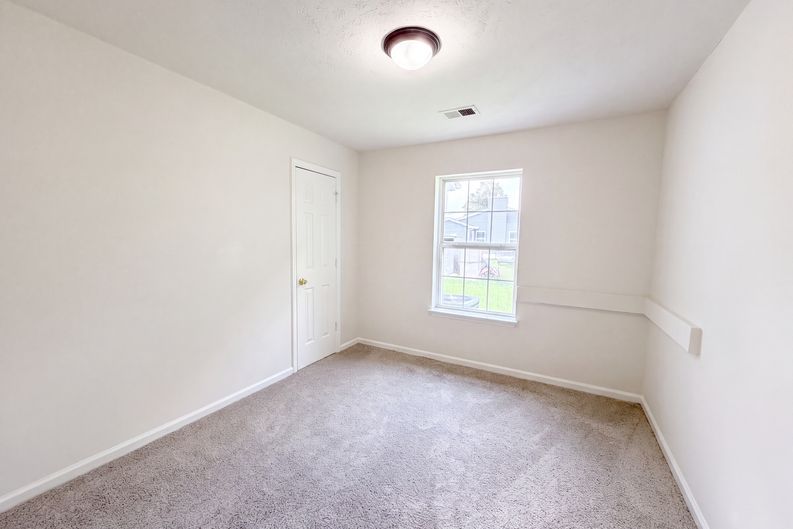 Photo 13 of 20 of 499 Holland Ridge Dr, La Vergne, TN