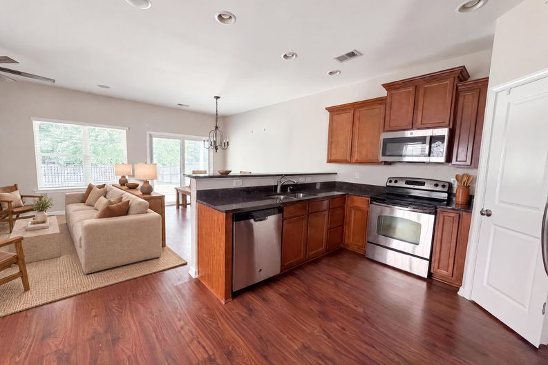 Photo 9 of 24 of 815 Parnell Ct, Columbia, SC