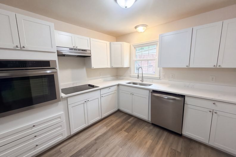 Photo 6 of 15 of 505 Leawood Dr, Greensboro, NC