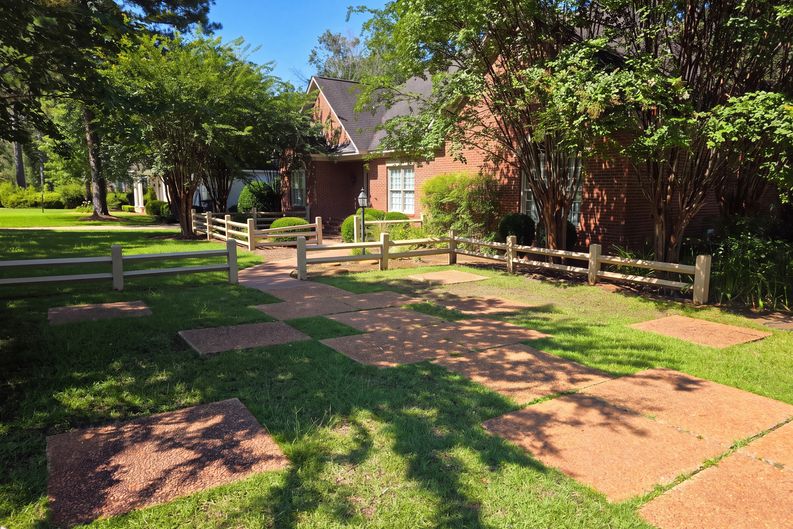Photo 18 of 21 of 2109 Cumberland Ln, Albany, GA