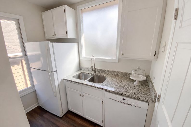 Photo 9 of 15 of 1101 E Morehead St, Charlotte, NC