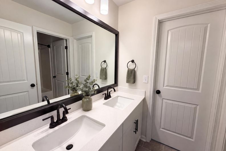 Photo 25 of 37 of 7463 Buckview Ct, Kernersville, NC