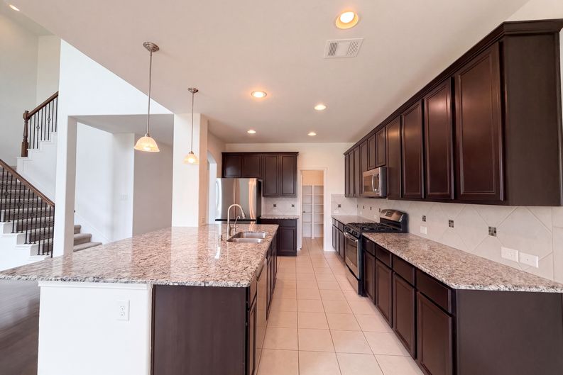 Photo 7 of 28 of 19607 Pecos Bend Ct, Cypress, TX