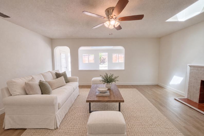 Photo 3 of 30 of 5313 Fernwood Way, Sacramento, CA